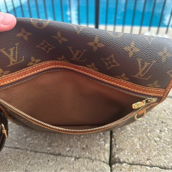 Louis Vuitton Monogram Bosphore Messenger PM - Picture 8 of 13